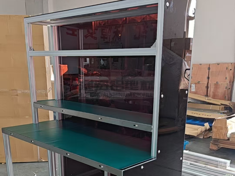 4040RA鋁型材打造多功能操作臺，賦能機械設(shè)備制造高效升級