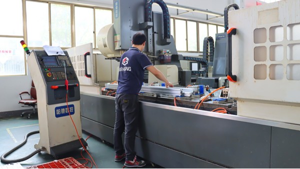 工業(yè)鋁材價(jià)格戰(zhàn)背后，技術(shù)博弈如何影響市場(chǎng)？